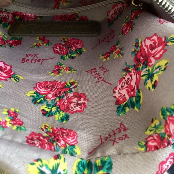 Betsy Johnson Leather Grey zipper top crossbody bag, new - Picture 7 of 8